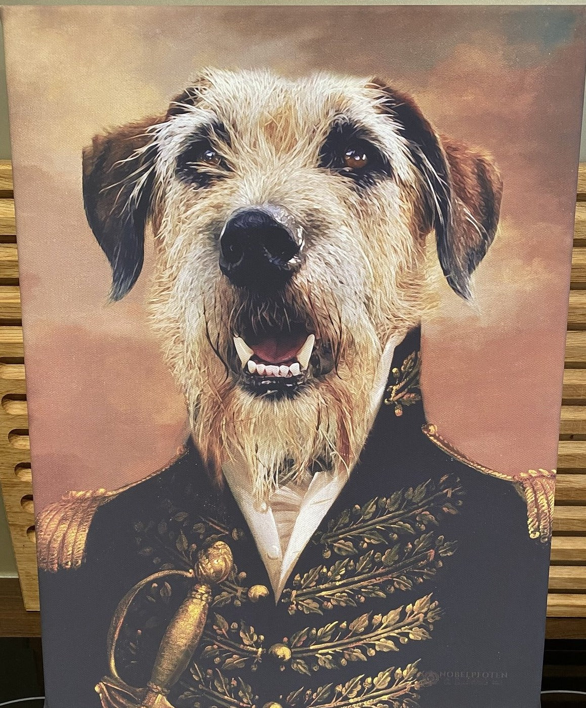 El oficial - retrato sobre lienzo y marco de madera