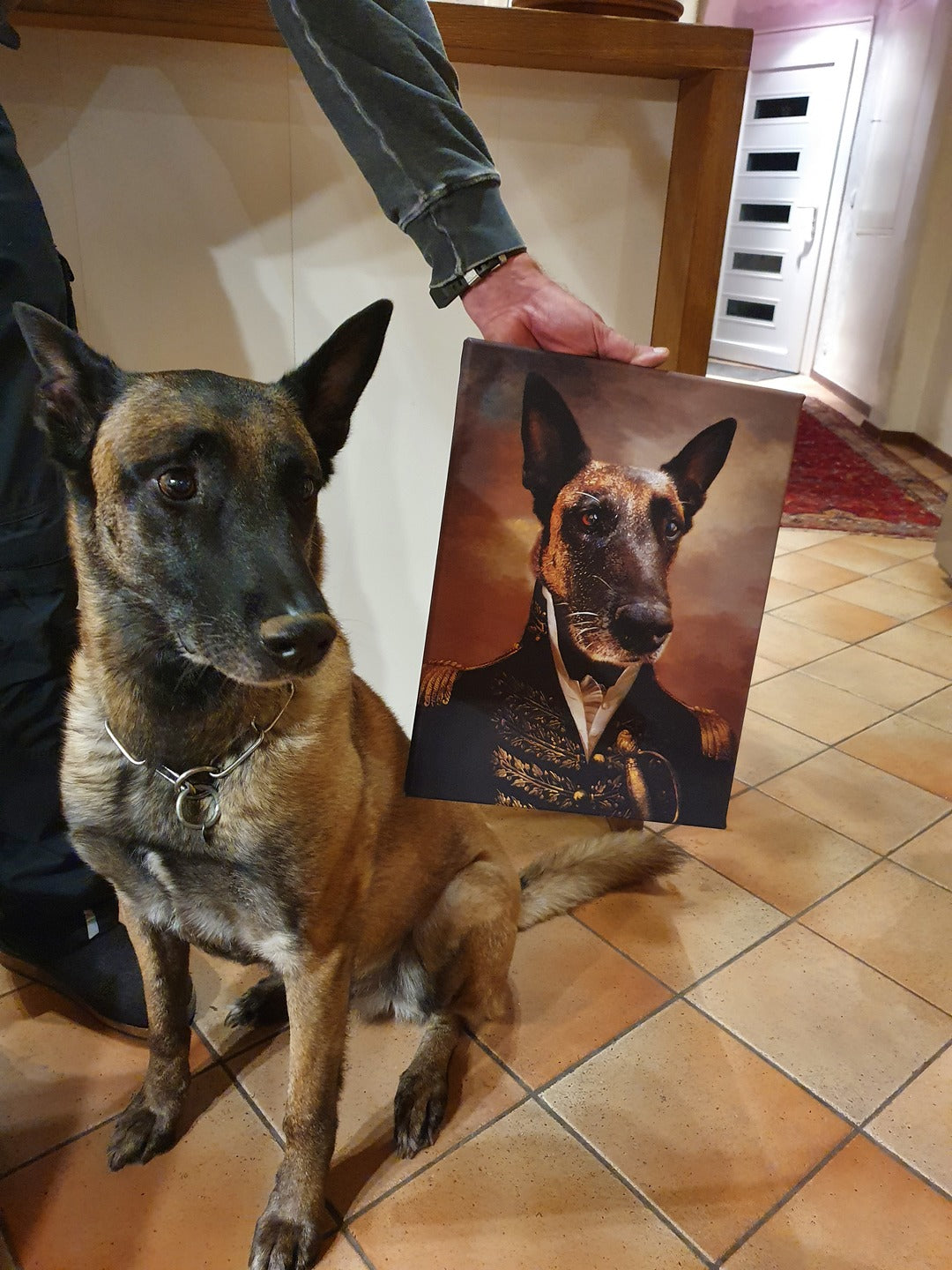 El oficial - retrato sobre lienzo y marco de madera