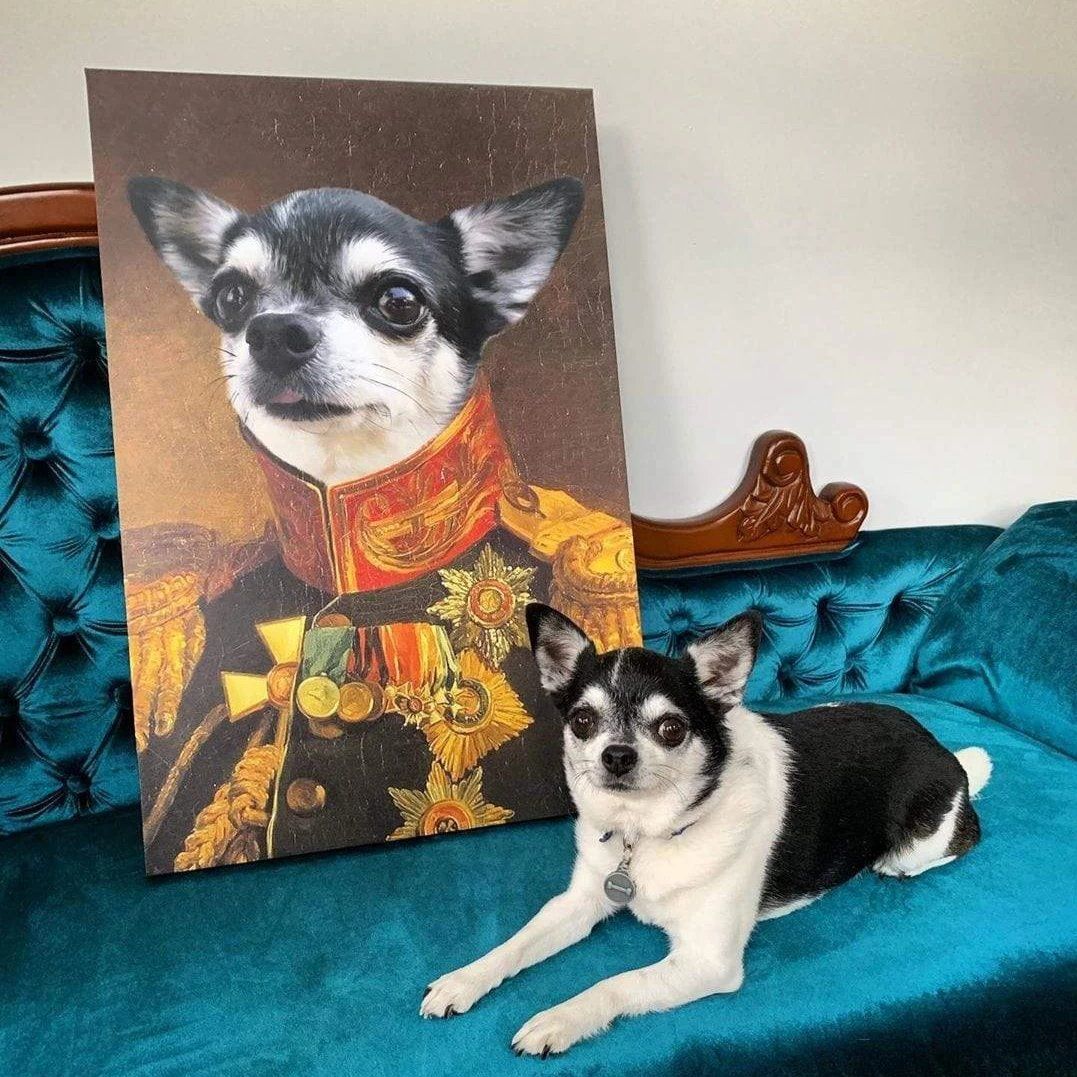 Spitz Hund liegt neben personalisiertem Hundegemälde und freut sich 