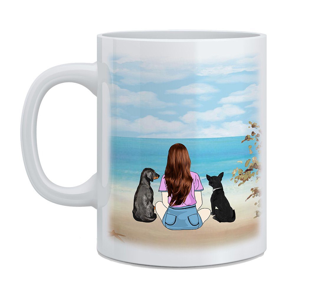 Personalisierte Tasse Hund und Frau am Strand